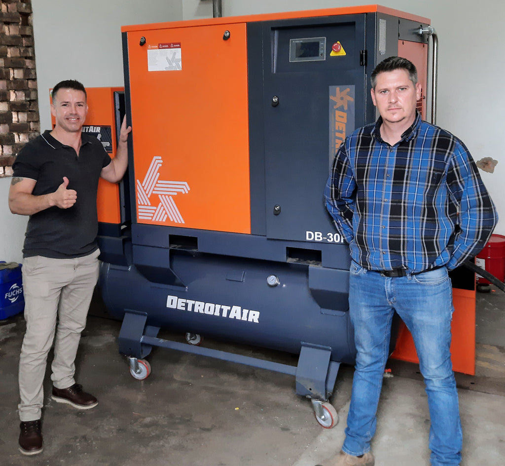 RSB Contracts Installs Detroit Air Screw Compressor G2DB-30FF 30Hp 127Cfm On 500L Pressure Vessel Including Dryer